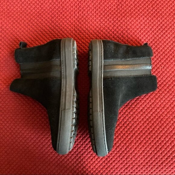 J/SLIDES Sz 7 Suede Upper Rubber Sole Pull On Booties J Slides - Picture 2 of 7